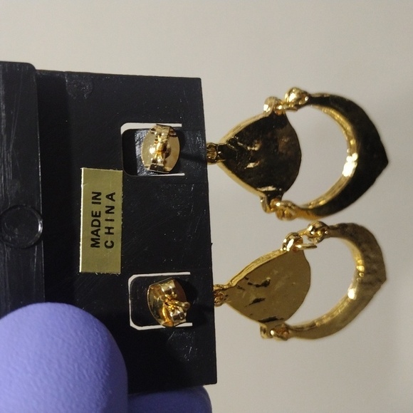 Women's Stylish Gold tone Designed Hoop Red color Stone Drop Earrings 1.5" - Picture 4 of 5